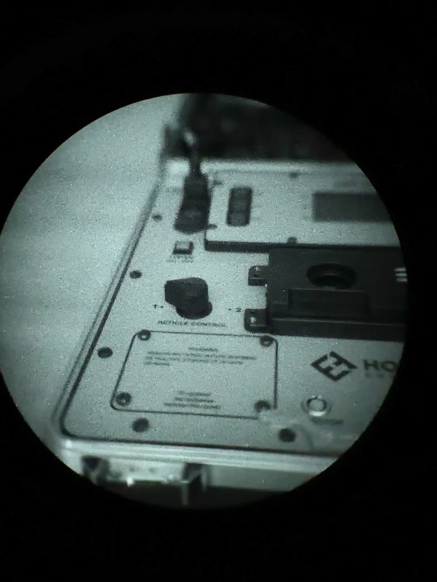 Load and play video in Gallery viewer, Ready to ship PVS-14 L3Harris 26LM 4 µm 2300+ FOM Unfilmed White Phosphor
